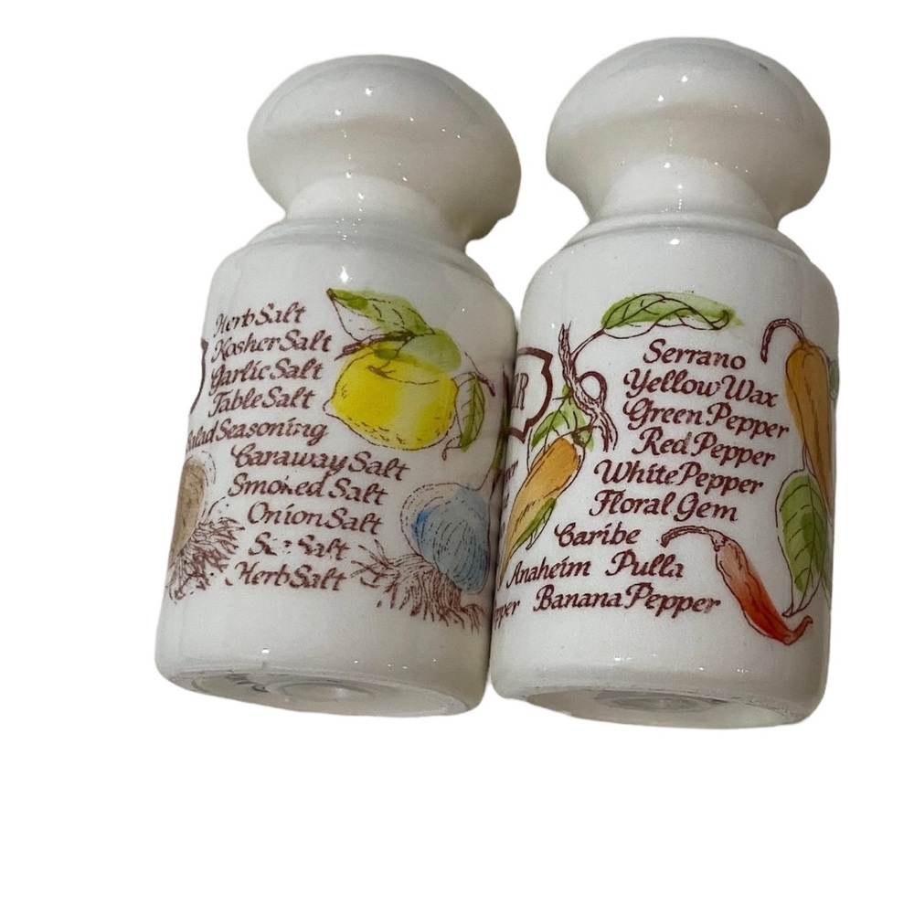 Vintage 1980 Avon Salt & Pepper Shakers EUC - Picture 2 of 4